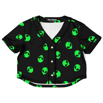 Straight outta area 51 Crop Top